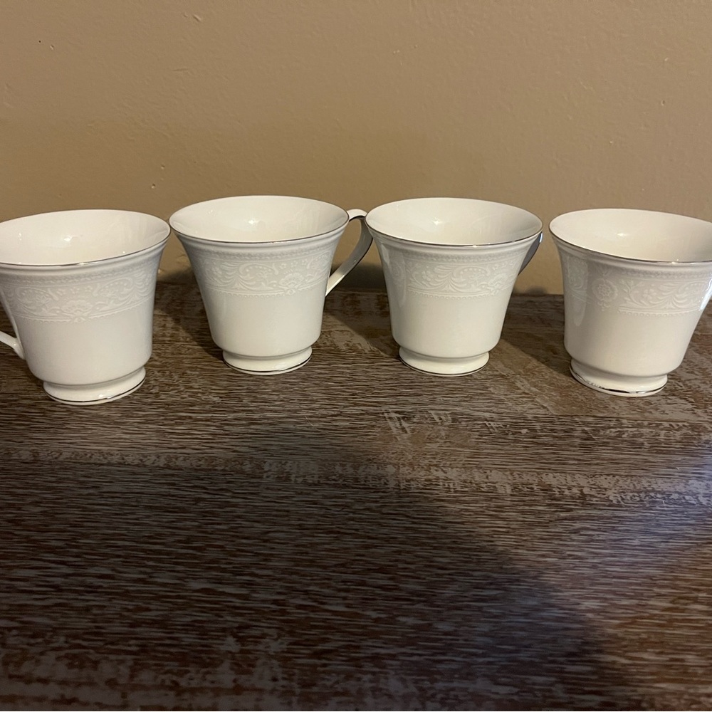 Cielo Bianco White Porcelain Tea Cups , Floral Pattern, Glossy Finish Set of 4
